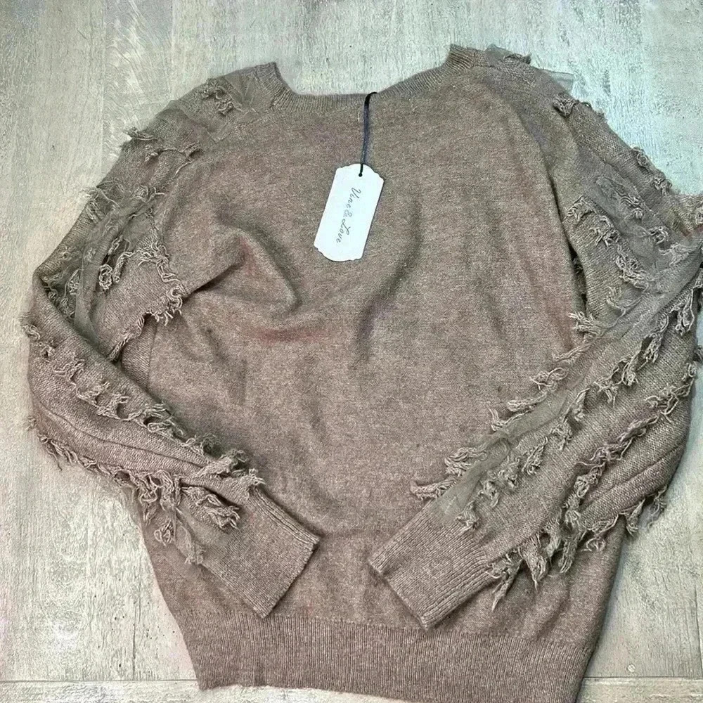 Vine & Love sweater, size Small. NWT. - Picture 5 of 6
